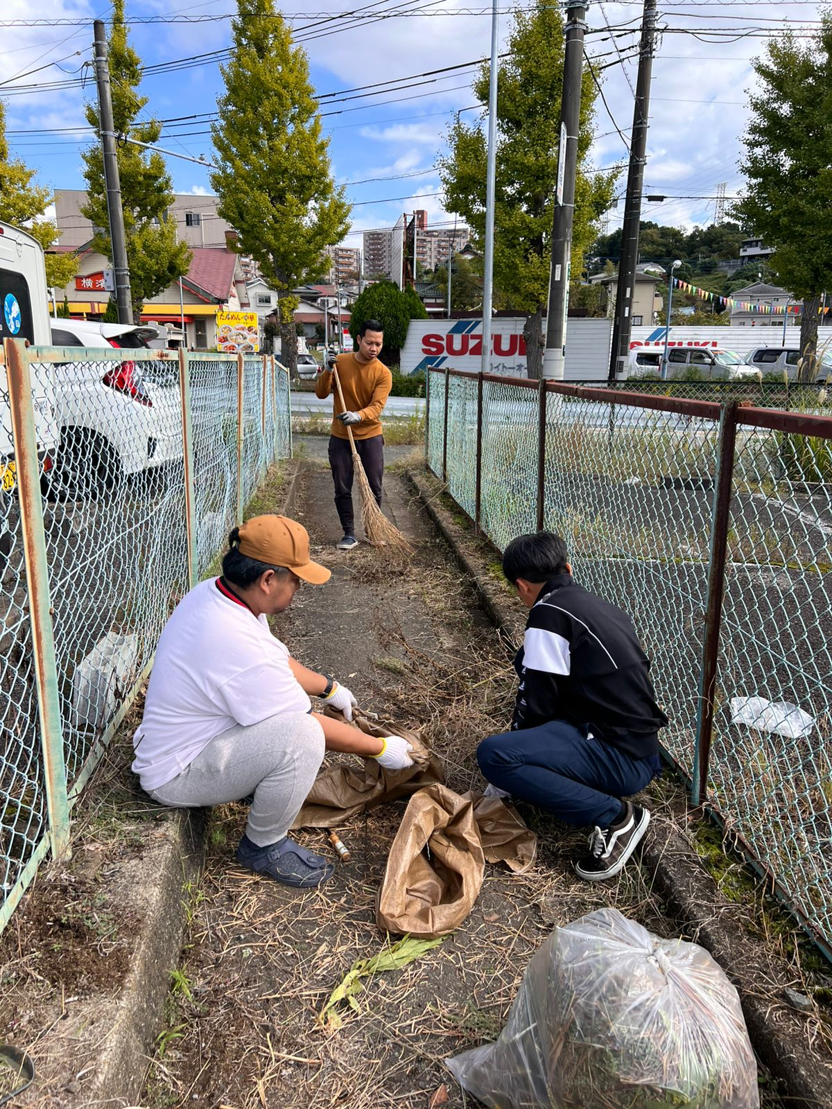 Laporan Kegiatan Kerja Bakti: Menjaga Kebersihan Lingkungan Masjid As-Sholihin Yokohama 清掃活動報告書 Laporan Kegiatan Kerja Bakti: Menjaga Kebersihan Lingkungan Masjid As-Sholihin Yokohama 清掃活動報告書