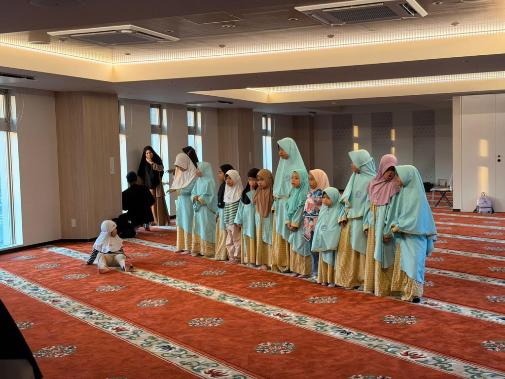 横浜アッソーリヒーンマスジド 「こども向けクルアーン学習教室」の取り組み | Program TPA (Taman Pendidikan Al-Qur’an) Masjid As-Sholihin Yokohama image